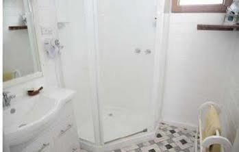 Guest house On Main 3*